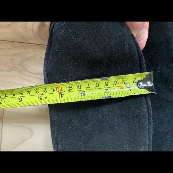 High-quality genuine suede handbag with dramatic fringe details - Picture 6 of 8